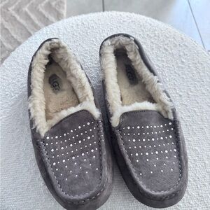 UGGS slippers  , size 8 , color grey with rainstone inside beige new no tag